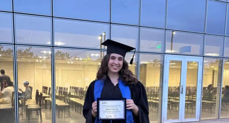 Jovem cientista brasileira recebe premiação internacional em biologia quântica