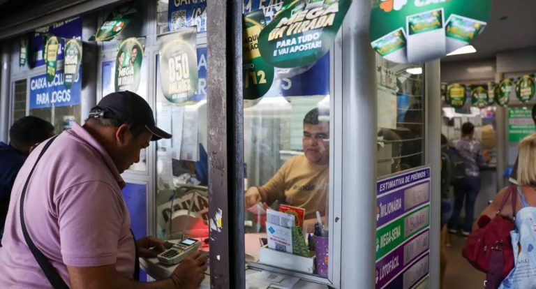 Mega-Sena acumula e prêmio principal chega a R$ 17 milhões