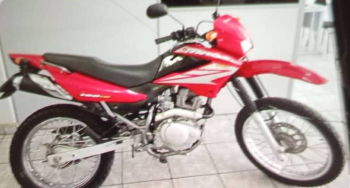 Morador persegue suspeito com facão e evita furto de moto em RO