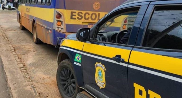 Motorista de transporte escolar foge de abordagem da PRF e abandona alunos em RO