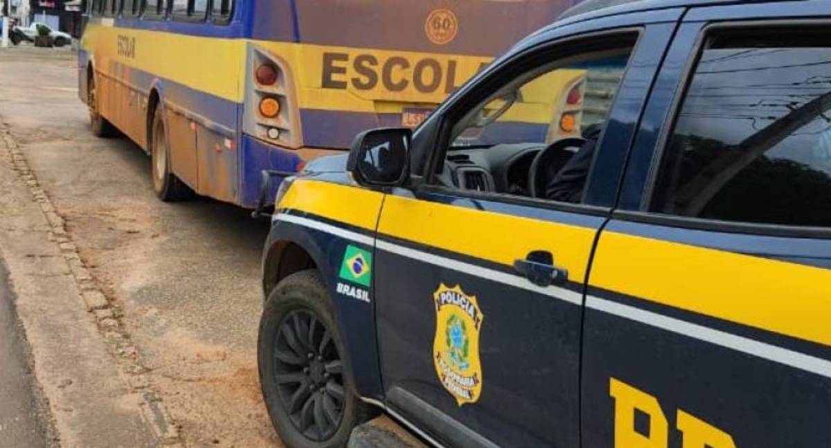 Motorista de transporte escolar foge de abordagem da PRF e abandona alunos em RO