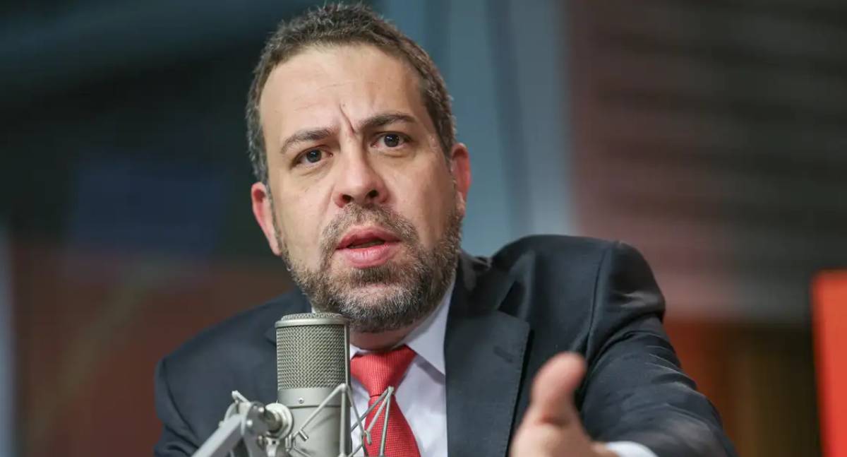 “Negociamos com os caminhoneiros”, afirma Boulos após categoria suspender greve nacional