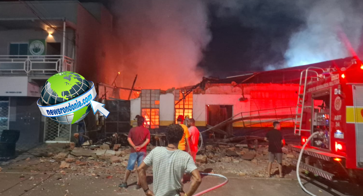 Oficina de motos é completamente destruída por incêndio na Rua Getúlio Vargas