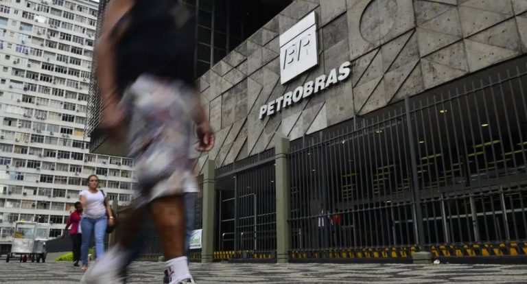 Petrobras opera em carga máxima para garantir oferta de combustíveis