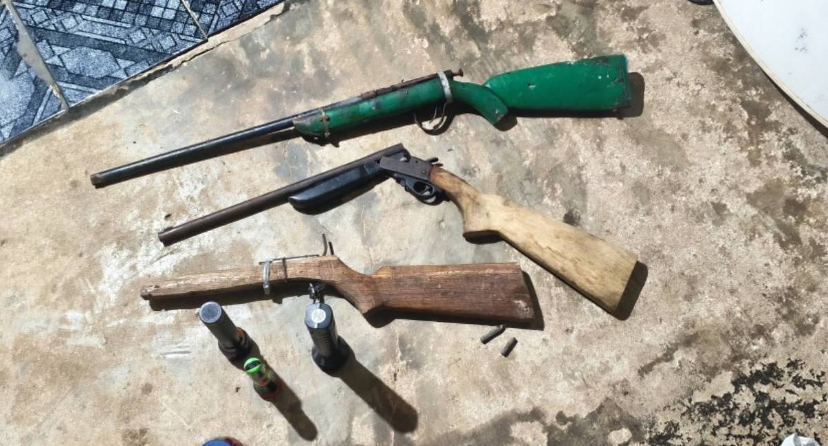 Polícia Militar apreende armas e munições após desentendimento de casal em RO