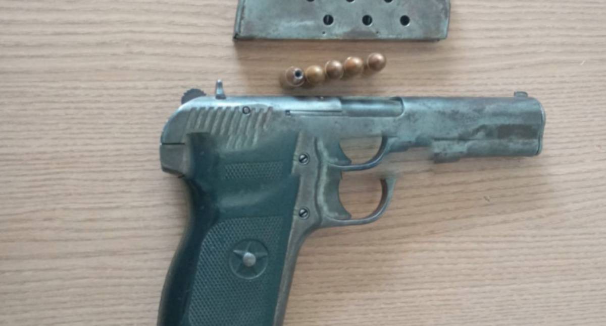 Polícia Militar prende homem armado com pistola 9mm em bar