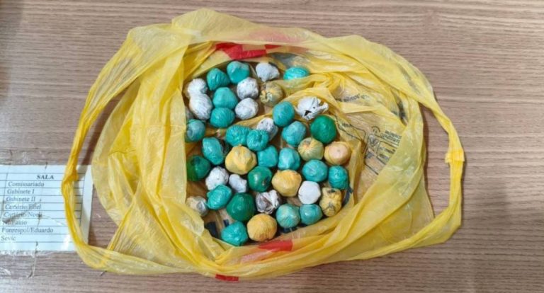 Policiais penais interceptam mulher com drogas na Cadeia Pública