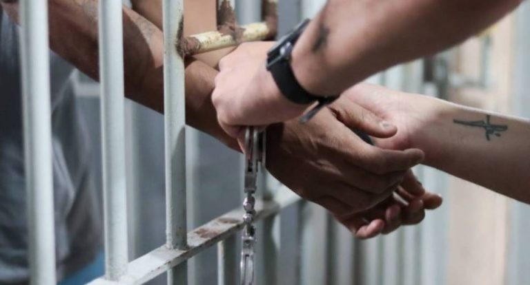 Rapaz invade casa e só é preso depois de passar 15 dias bebendo, dormindo e comendo em RO