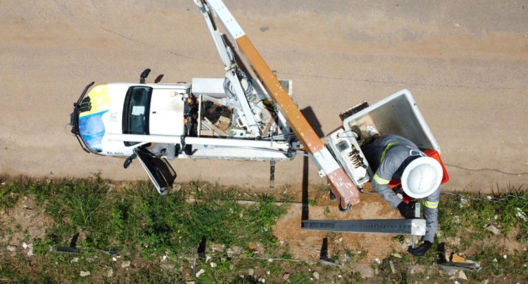 Rua Ibotirama recebe iluminação pública pela primeira vez