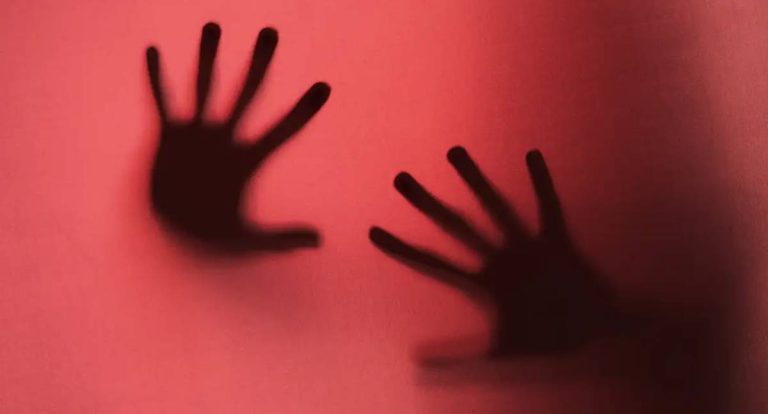 Entenda o que é vicaricídio; projeto de lei endurece pena para o crime