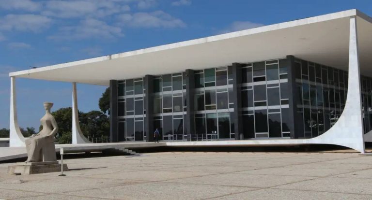 STF forma maioria parcial para manter Bolsonaro na prisão