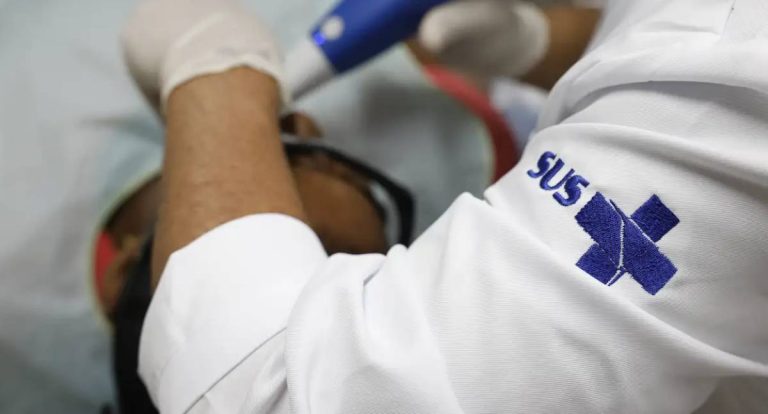 SUS oferecerá reconstrução dentária gratuita para mulheres vítimas de violência