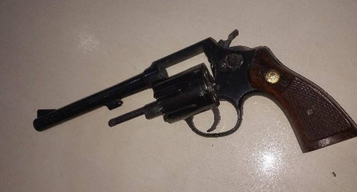 Suspeito de série de crimes é baleado em confronto com a PM