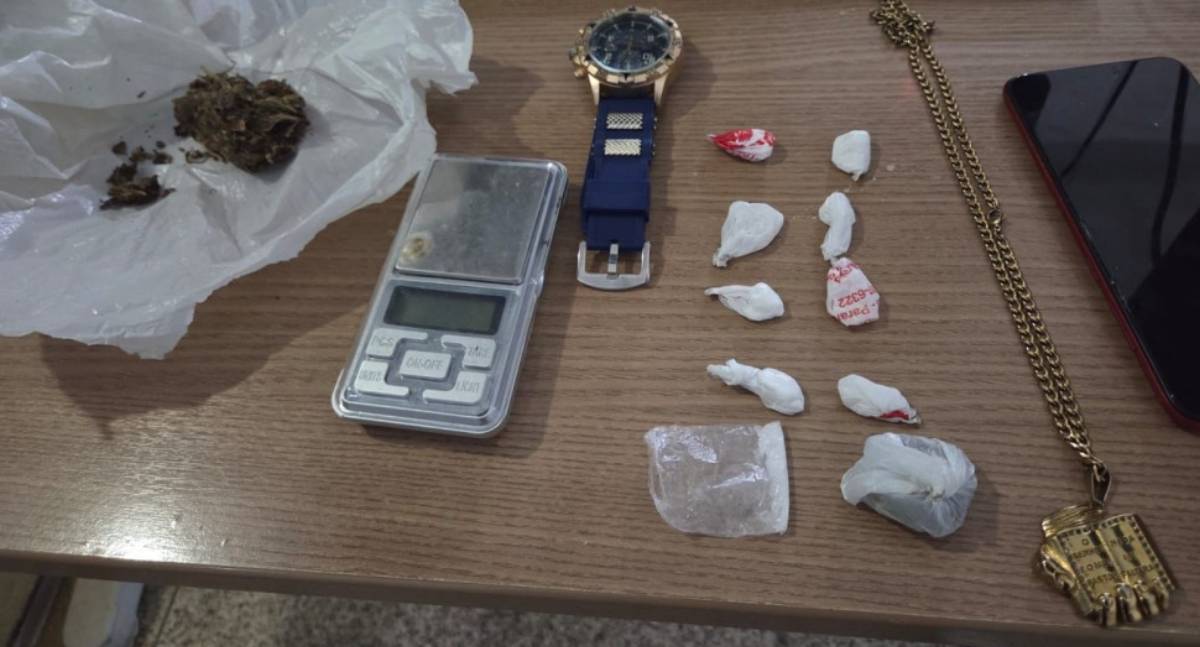 Suspeito é preso com drogas escondidas em capa de celular próximo a tabacaria em RO