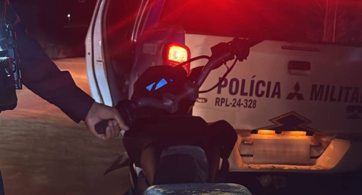 Suspeito foge em alta velocidade, cai de moto roubada e escapa por mata em RO