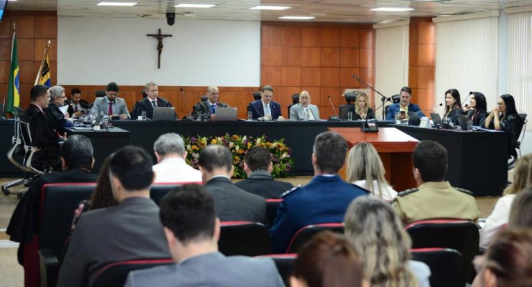 TRT-14 participa de evento em que homenageia Tribunal de Justiça de Rondônia em sessão solene no TRE-RO
