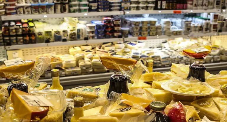 Varejo bate recorde histórico sustentado por mercado de trabalho e expansão do crédito