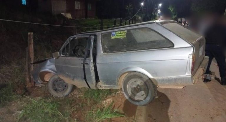 Veículo furtado de residência é abandonado com danos após colisão em RO