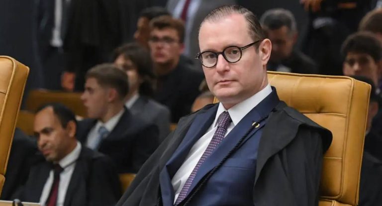 Zanin nega pedido para obrigar instalação da CPI do Banco Master na Câmara