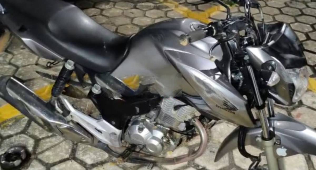 Moto roubada é encontrada abandonada e sem rodas em RO