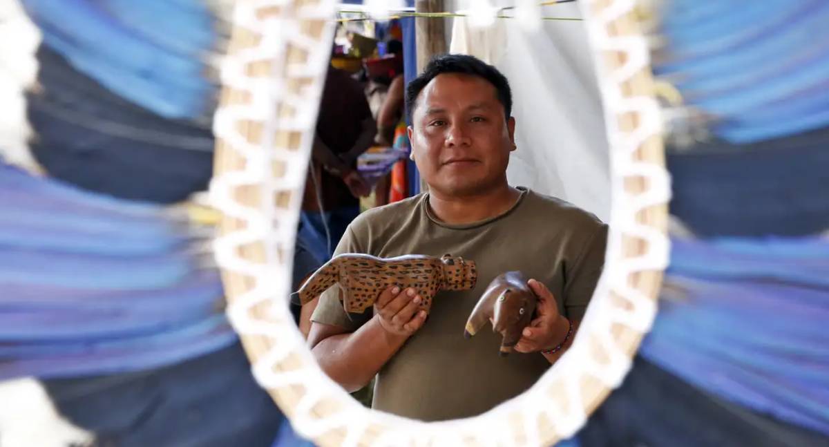 Artesãos indígenas alertam para escassez de aves e impactos na produção de cocares