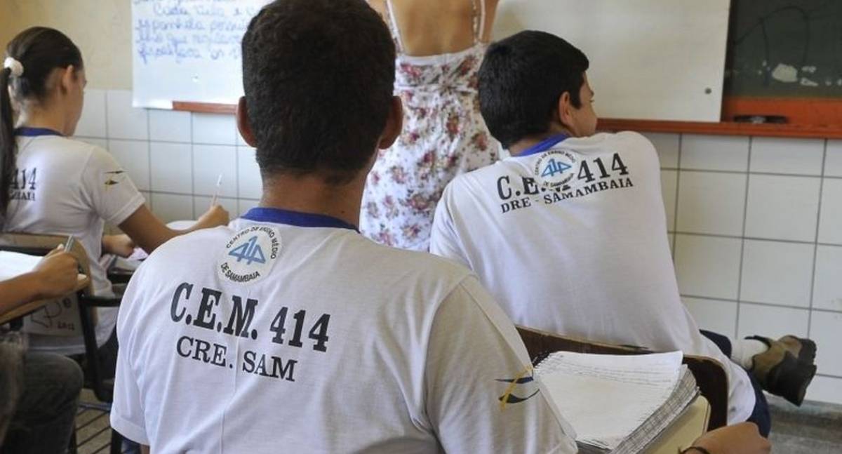 Programa Pé-de-Meia reduz abandono escolar no ensino médio em 43% em dois anos