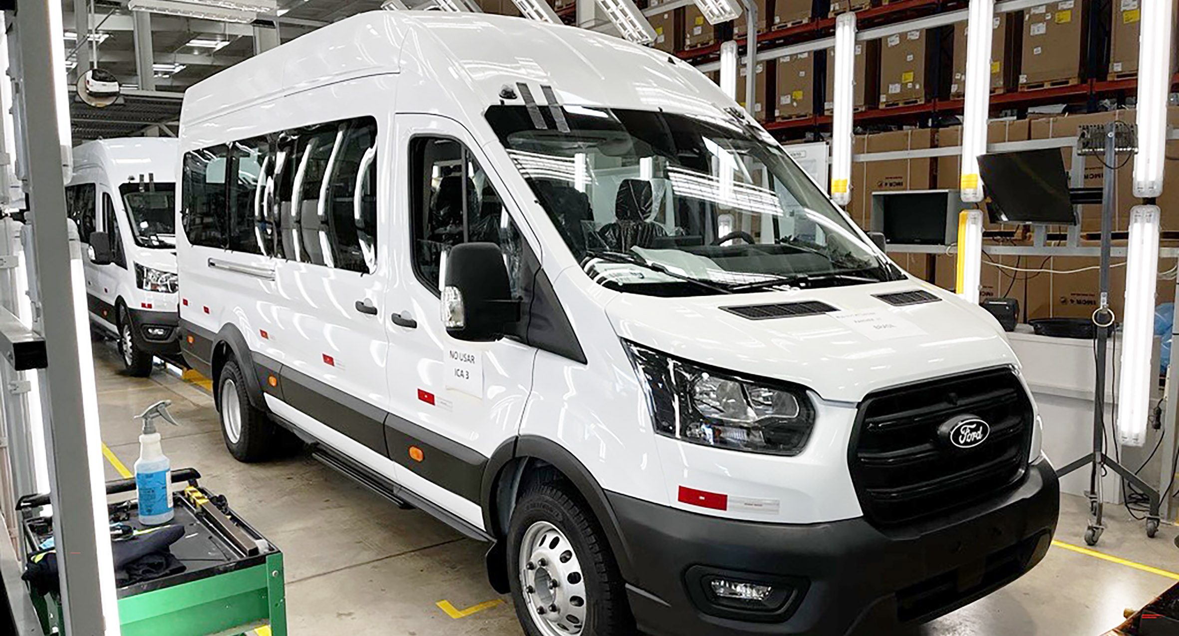 Ford celebra 20 mil unidades da Transit produzidas na América do Sul