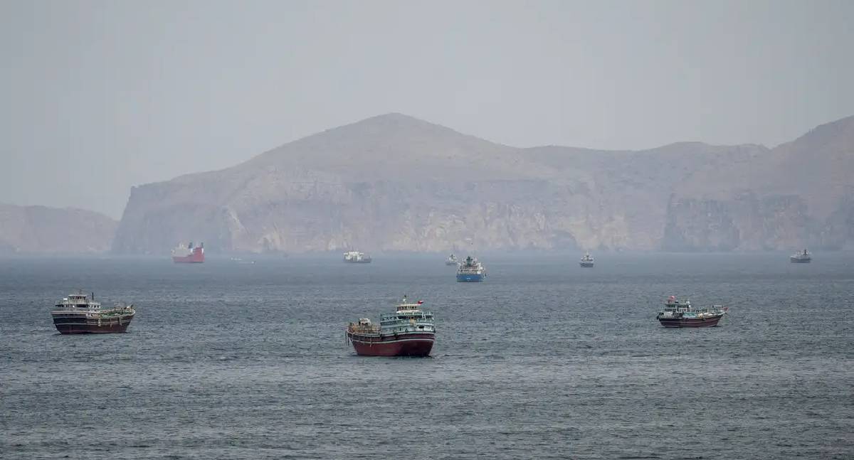 Mísseis atingem navio de guerra dos EUA no Estreito de Ormuz