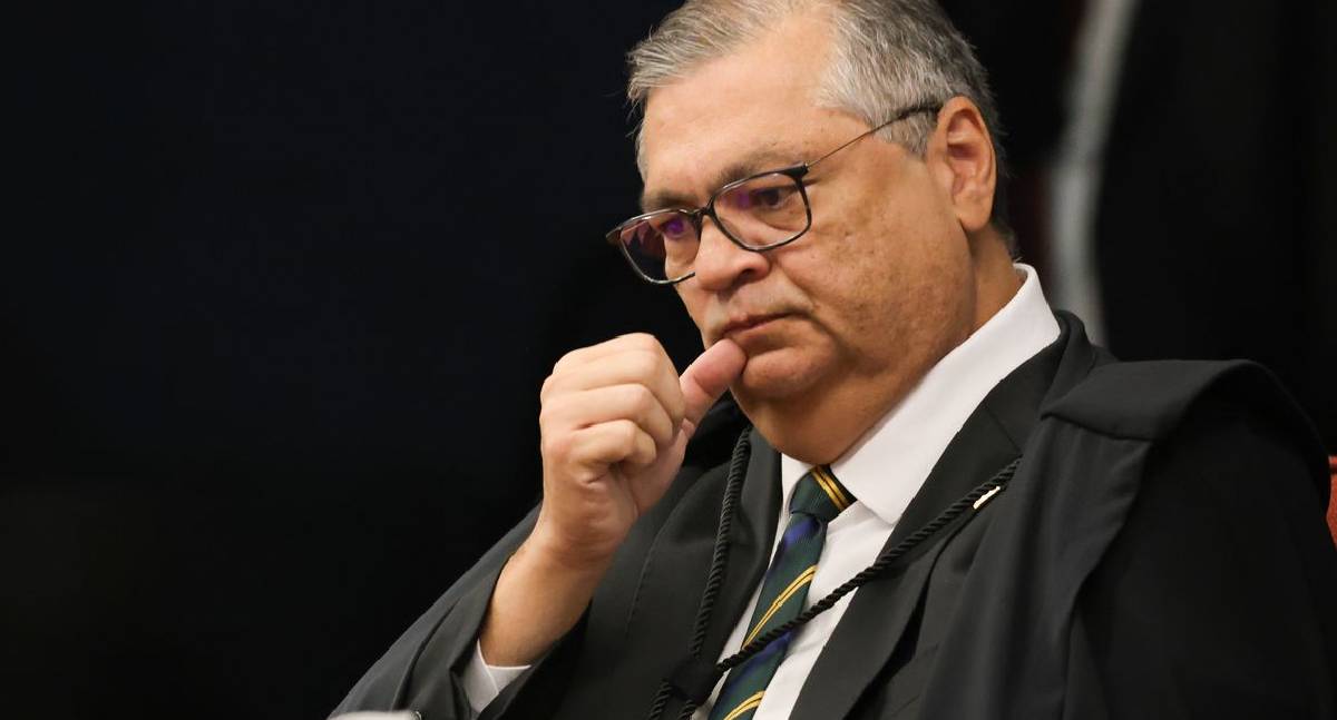 Flávio Dino questiona falhas contra fraudes financeiras