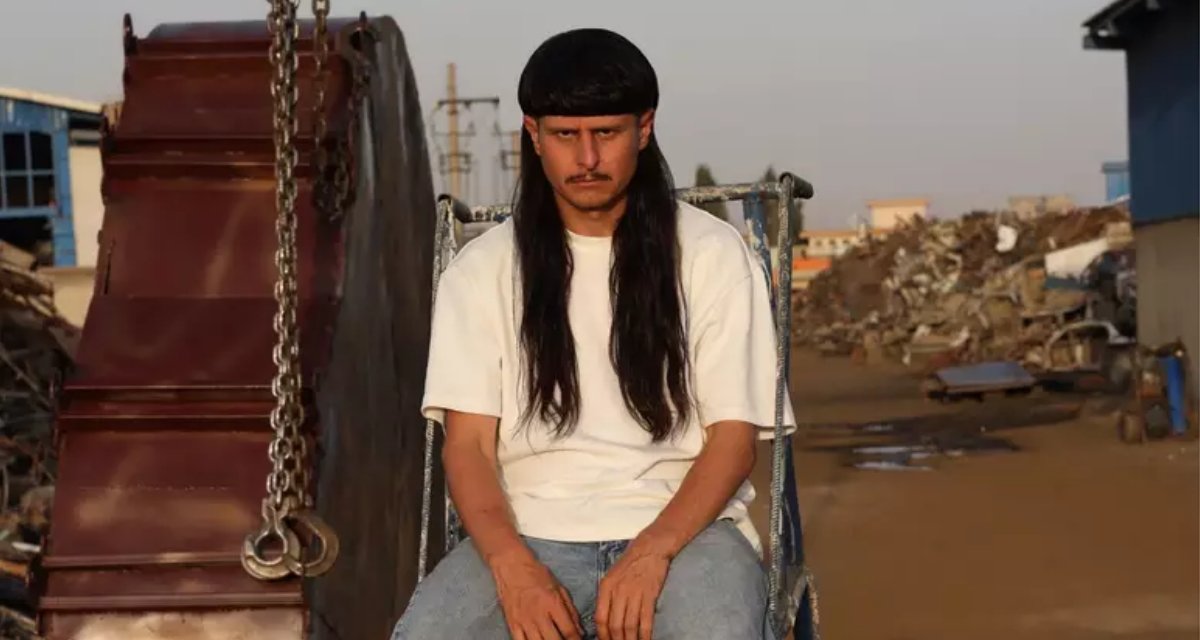 Cantor Oliver Tree morre aos 32 anos em acidente com helicópteros no Rio