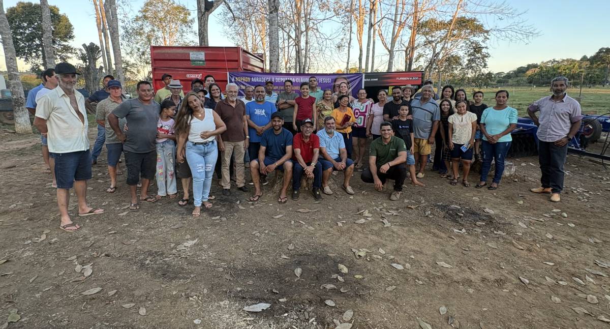 Implementos agrícolas em Jaru são entregues pela deputada Cláudia de Jesus para fortalecer a ASPRON
