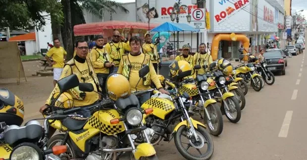 Mototaxistas protestam em Porto Velho e cobram reunião com prefeito Léo Moraes
