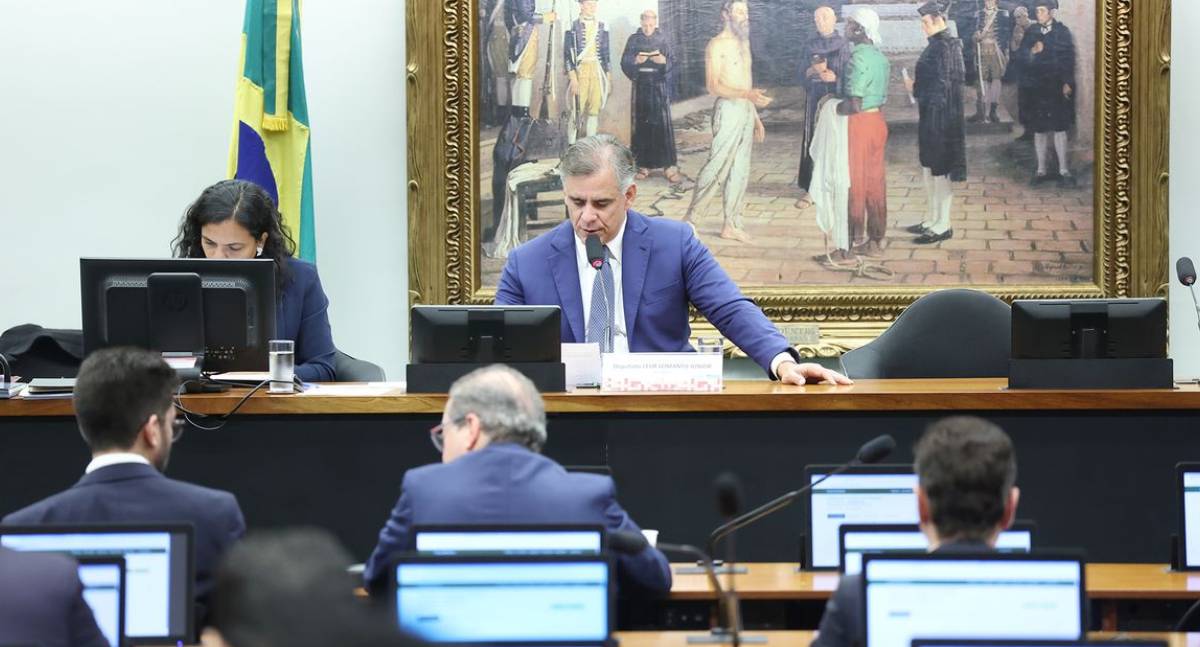 Câmara avança PEC que acaba com aposentadoria compulsória de juízes punidos