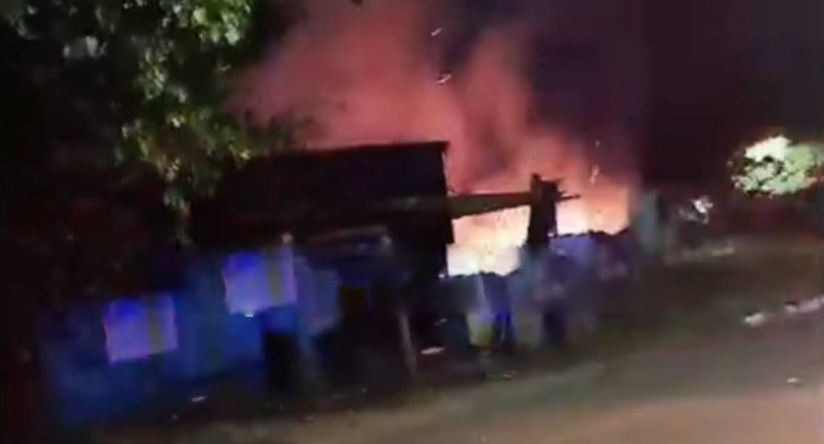 Incêndio destrói residência no centro de Porto Velho