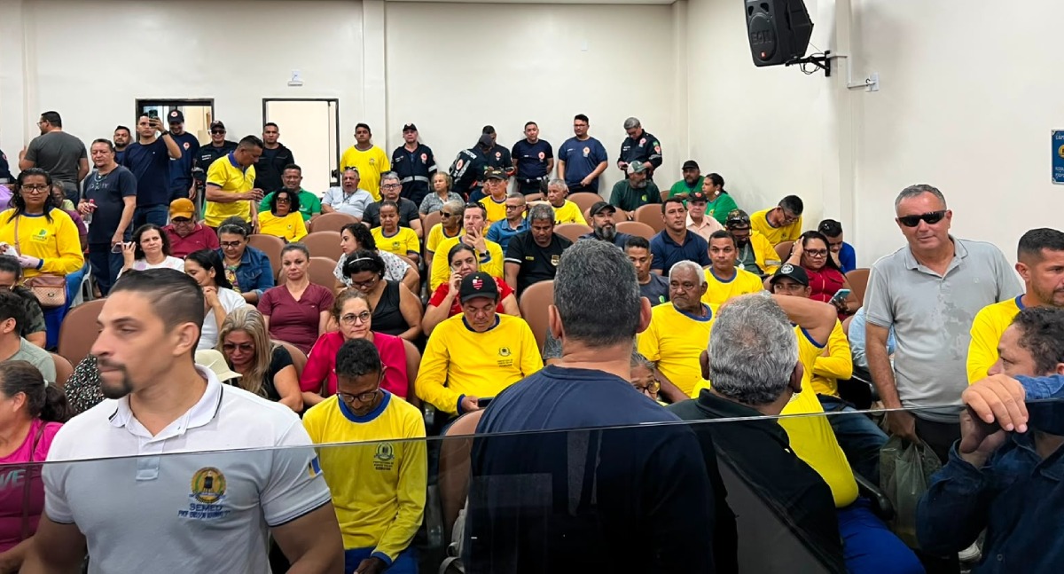 Léo Moraes aprova pacote de valorização dos servidores