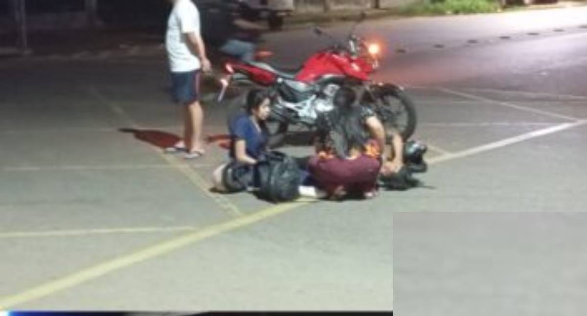 Mulher fica ferida após colisão entre carro e moto no centro de Porto Velho