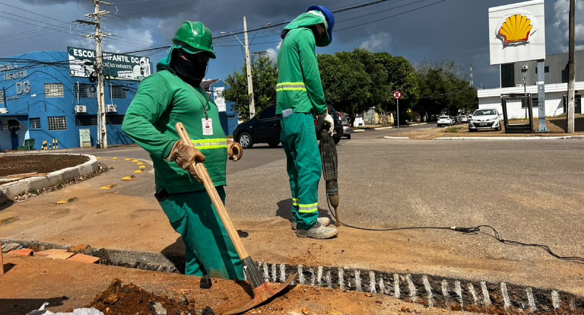 Obra altera trânsito na rotatória das avenidas Tiradentes e Rio Madeira