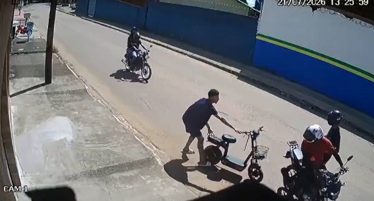 Quadrilha armada rouba moto elétrica na capital