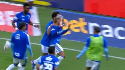 Cruzeiro vira sobre Flamengo nos acréscimos pelo Brasileirão
