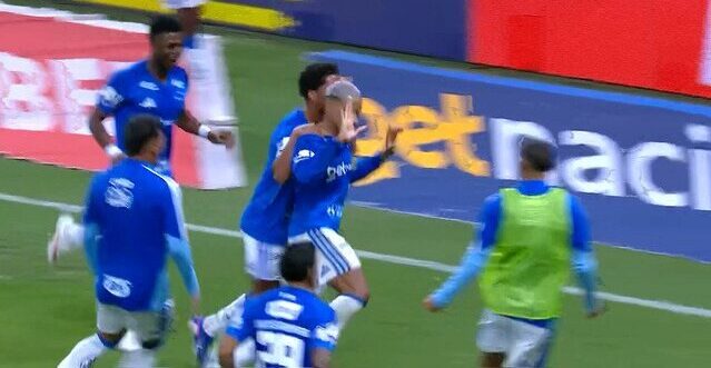 Cruzeiro vira sobre Flamengo nos acréscimos pelo Brasileirão