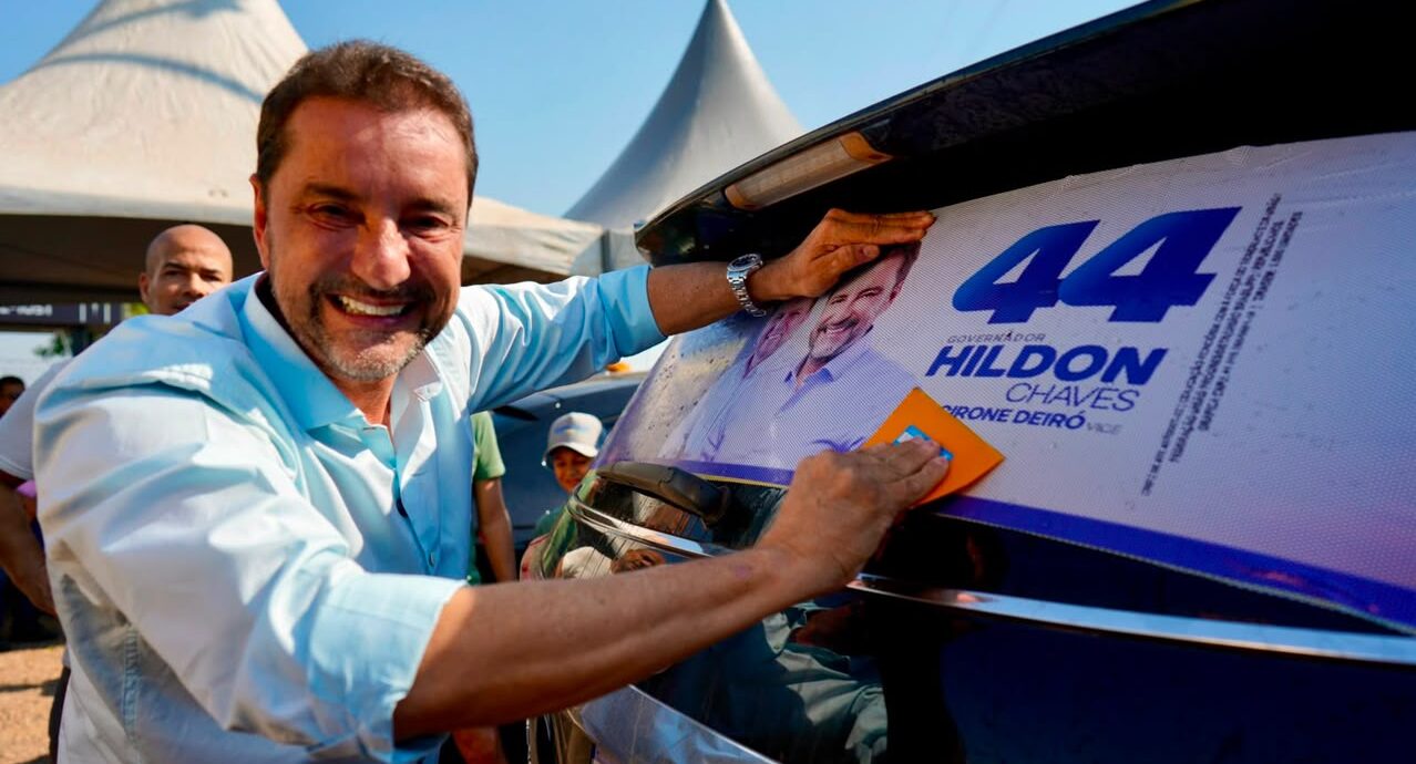 Hildon Chaves participa de adesivaço em Porto Velho