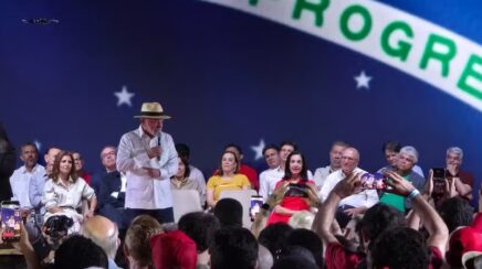 Lula promete ‘salto além do básico’ e oficializa candidatura à reeleição pelo PT