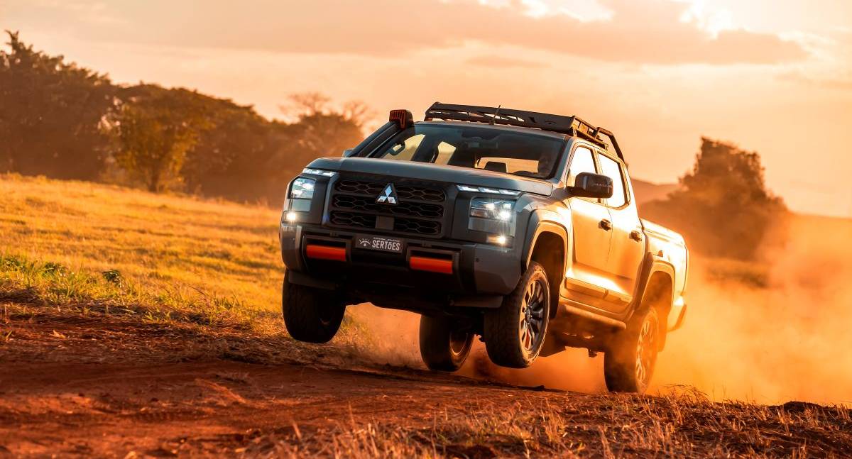 Mitsubishi Triton Sertões leva DNA do rali para série limitada