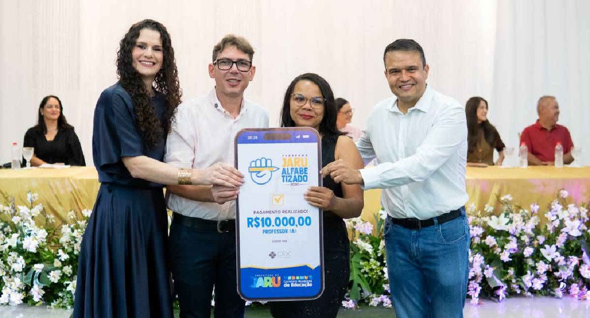 Jaru premia professores por resultados na aprendizagem