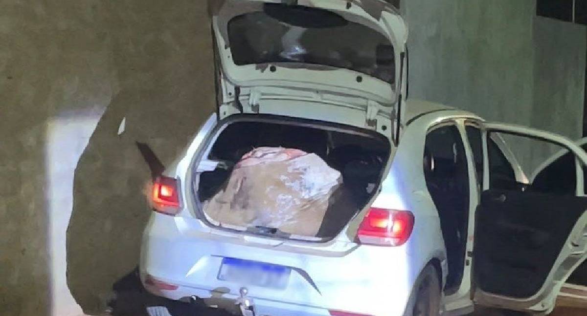 Perseguição policial termina com suspeito baleado e rifles apreendidos