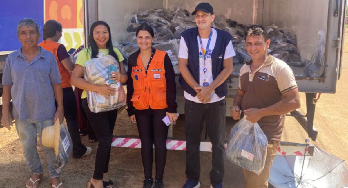 Ação conjunta entrega mais de 1.500 kits de roupas a famílias em Porto Velho