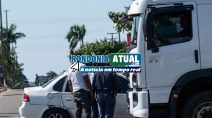 Acidente entre caminhão e carro é registrado em cruzamento de RO