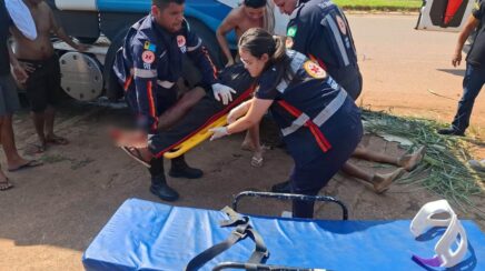 Acidente grave entre moto e bicicletas deixa dois feridos na Avenida Rio de Janeiro