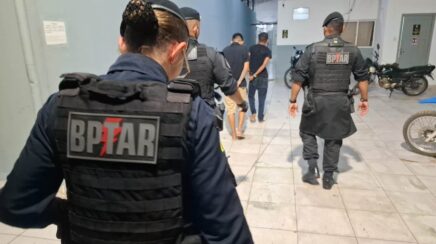 Adolescentes são apreendidos pelo BPTAR após roubar celular de psicólogo na zona central da capital