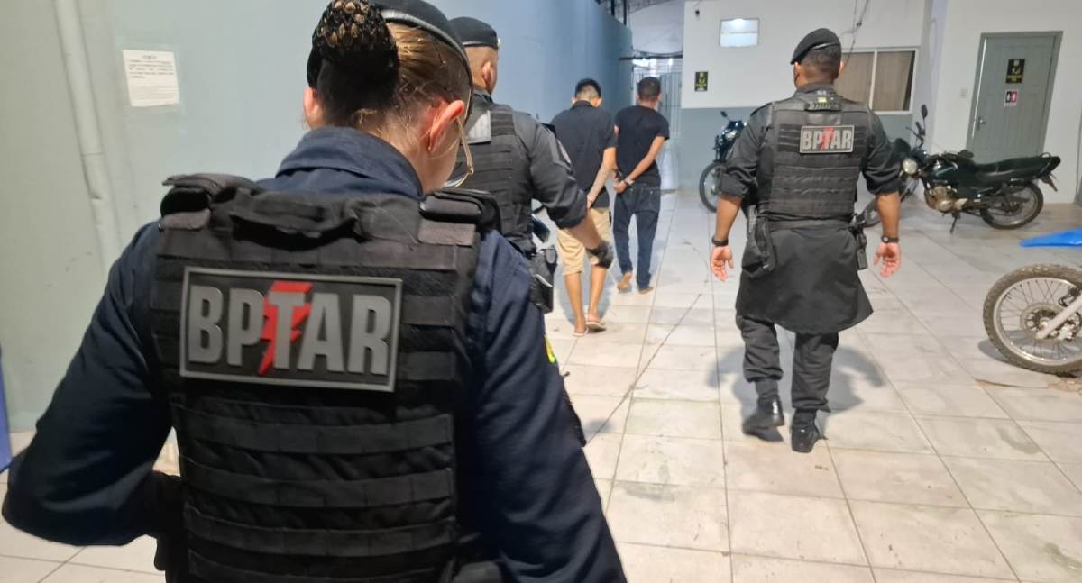 Adolescentes são apreendidos pelo BPTAR após roubar celular de psicólogo na zona central da capital